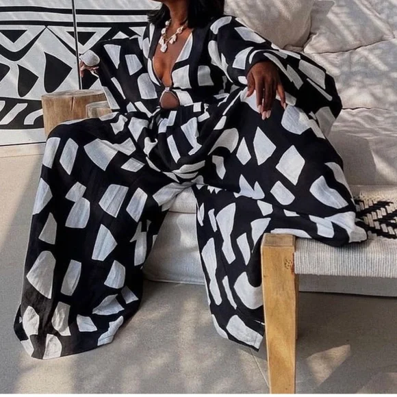 Black and White Geometric Jumpsuit - Picture 6 of 9